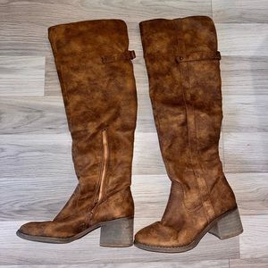 Synthetic fur lined boots size 6.5